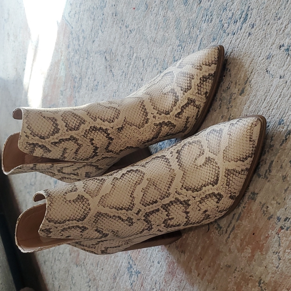 Steve Madden boots